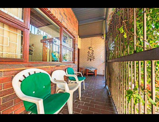 3 BEDROOM HOUSE FOR SALE IN DE LA HAYE